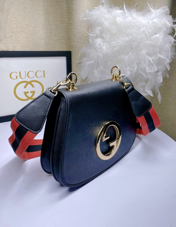 激安グッチバッグコピー背面デザイン